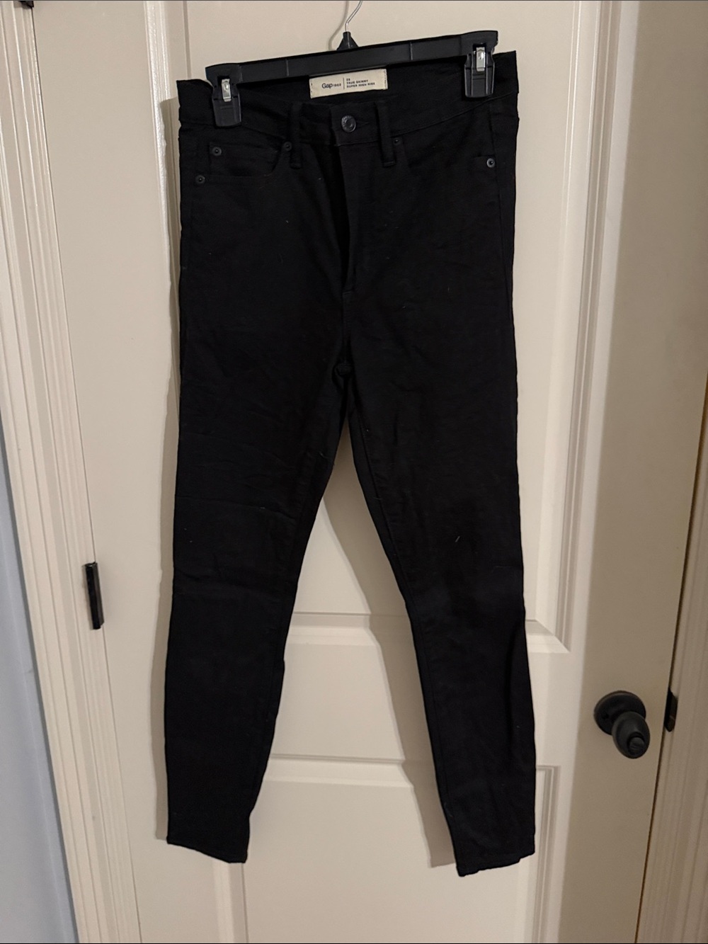 GAP Women's Skinny Jeans in Black